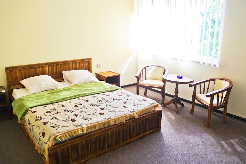 Cowboy Hotel Одеса Екстериор снимка